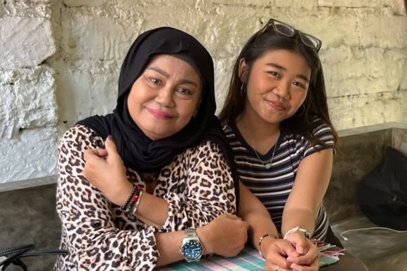 Mami Lisa and her daughter Kesya sitting together